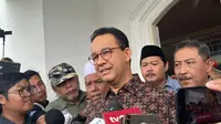 Anies Baswedan usai hadir di Silaturahmi dan Perayaan Hari Raya Idul Adha bersama Masyarakat Peduli Jakarta, Pekayon Raya, Jakarta Selatan, Rabu (19/6/2024). (Liputan6.com/Winda Nelfira)