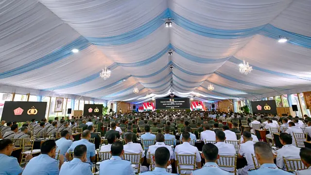 Presiden Prabowo Subianto memberikan taklimat kepada para peserta Rapat Pimpinan (Rapim) TNI dan Polri.