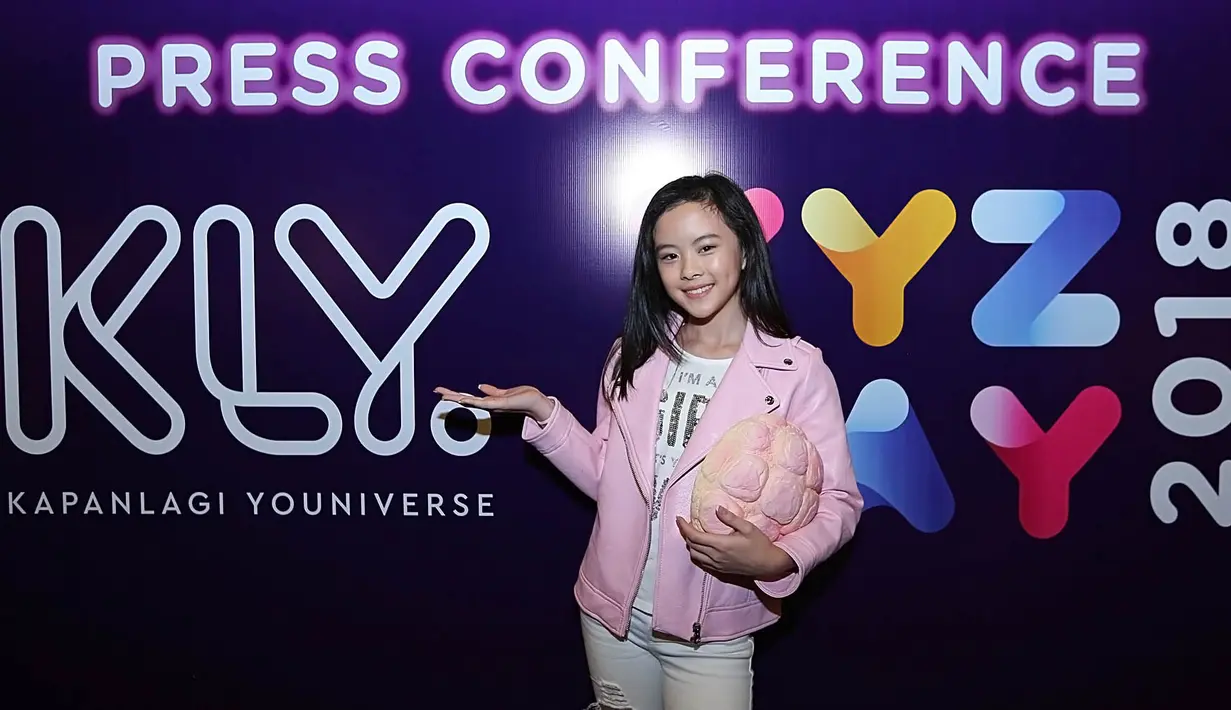 Tidak hanya diisi para senior yang telah malang melintang didunia maya, acara XYZ Day 2018 juga ada pembicara muda. Clarice Cutie nama gadis cantik berusia 11 tahun itu. (Bambang E Ros/Bintang.com)