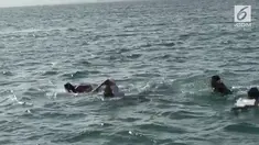 Wakil Gubernur DKI Sandiaga Uno berenang sekitar 100 meter untuk bisa sampai di Pulau Bidadari, Kepulauan Seribu.