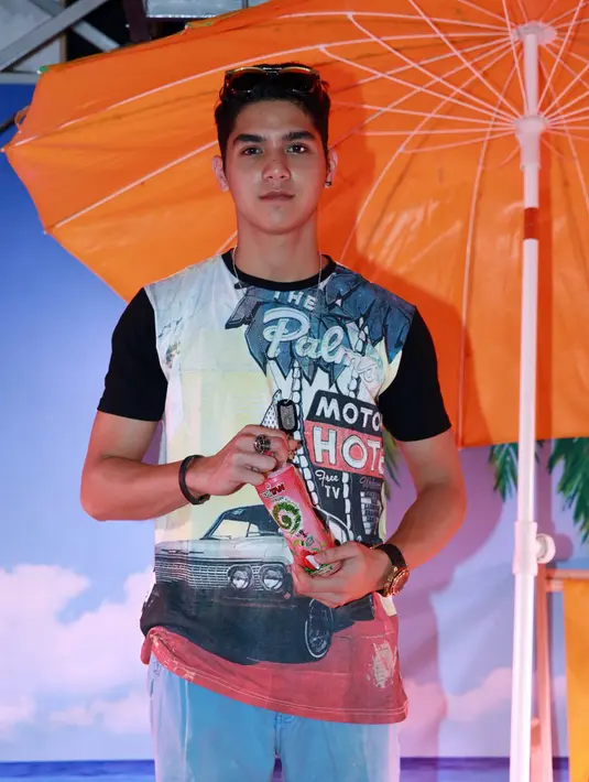 Sering diisukan menjalin hubungan spesial, tapi, Al justru menganggap Pevita seperti kakak kandung. (Deki Prayoga/Bintang.com)