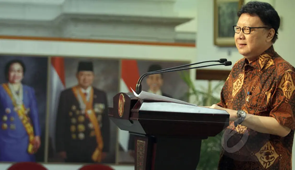 Menteri Dalam Negeri, Tjahjo Kumolo saat memberi keterangan usai menghadiri sidang kabinet paripurna di Istana Merdeka, Jakarta, Rabu (4/2/2015). Tjahjo memberikan pernyataan seputar pelaksanaan Pilkada secara serentak. (Liputan6.com/Faizal Fanani)