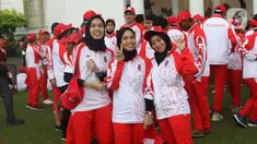 Sejumlah atlet perempuan berpose saat pelepasan Kontingen Indonesia untuk SEA Games 2019 Filipina di Istana Bogor, Jawa Barat, Rabu (27/11/2019). Sebanyak 841 atlet Indonesia akan berlaga di 52 cabang olahraga pada ajang multievent olahraga terbesar se-Asia Tenggara. (Liputan6.com/Angga Yuniar)