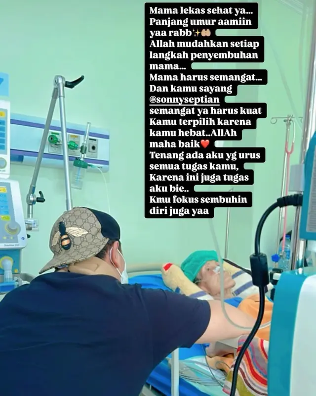 Masih dalam masa pemulihan, 6 momen Sonny Septian tetap temani ibu di rumah sakit ini bikin salut
