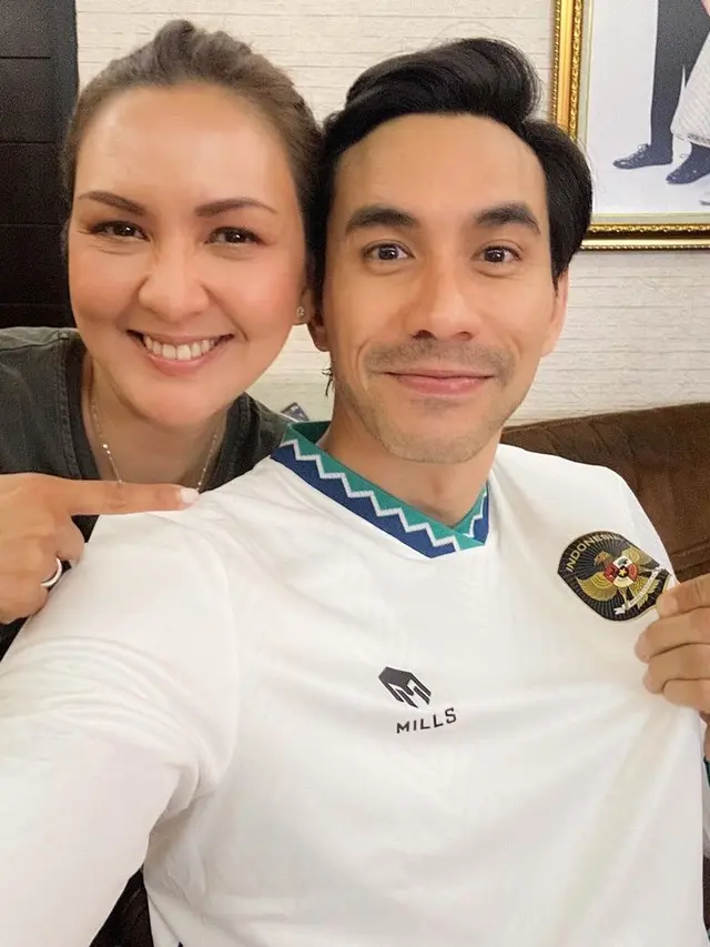 Gaya Couple Artis Tanah Air Nobar Timnas U-23