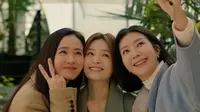 Son Ye Jin, Jeon Mi Do, dan Kim Ji Hyun beradu akting dalam drama persahabatan berjudul Thirty-Nine yang tayang di Netflix (Foto: Instagram @NetflixIndonesia).