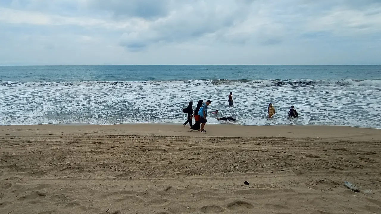 Suasana Pantai Panjang Jambangan, Bandulu, Anyer, Kabupaten Serang, Banen. (Sabtu,31/10/2020). (Yandhi Deslatama/Liputan6.com)