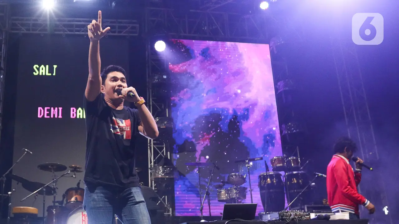 Aksi Oom Leo Berkaraoke dan Aldi Taher Goyang Panggung KapanLagi Buka Bareng 2023