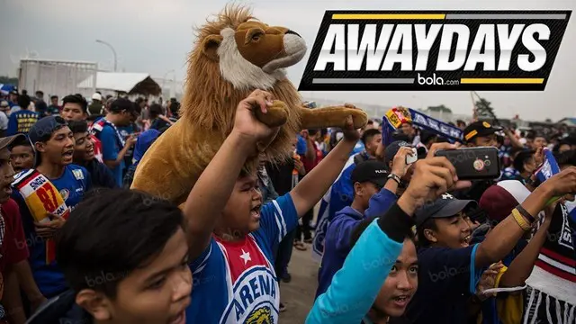 Video gemuruh ribuan Aremania memadati tribun selatan Stadion Pakansari, Bogor saat duel Arema Cronus versus PS TNI, Minggu, 31 Juli 2016.