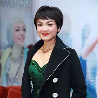 "Itu karena kami merasakan getirnya hidup, jadi totalitas banget. Kita (tim produksi) juga punya visi dan misi yang sama, maka sedapat itulah totalitasnya," ujar istri Ernest Prakasa. (Deki Prayoga/Bintang.com)