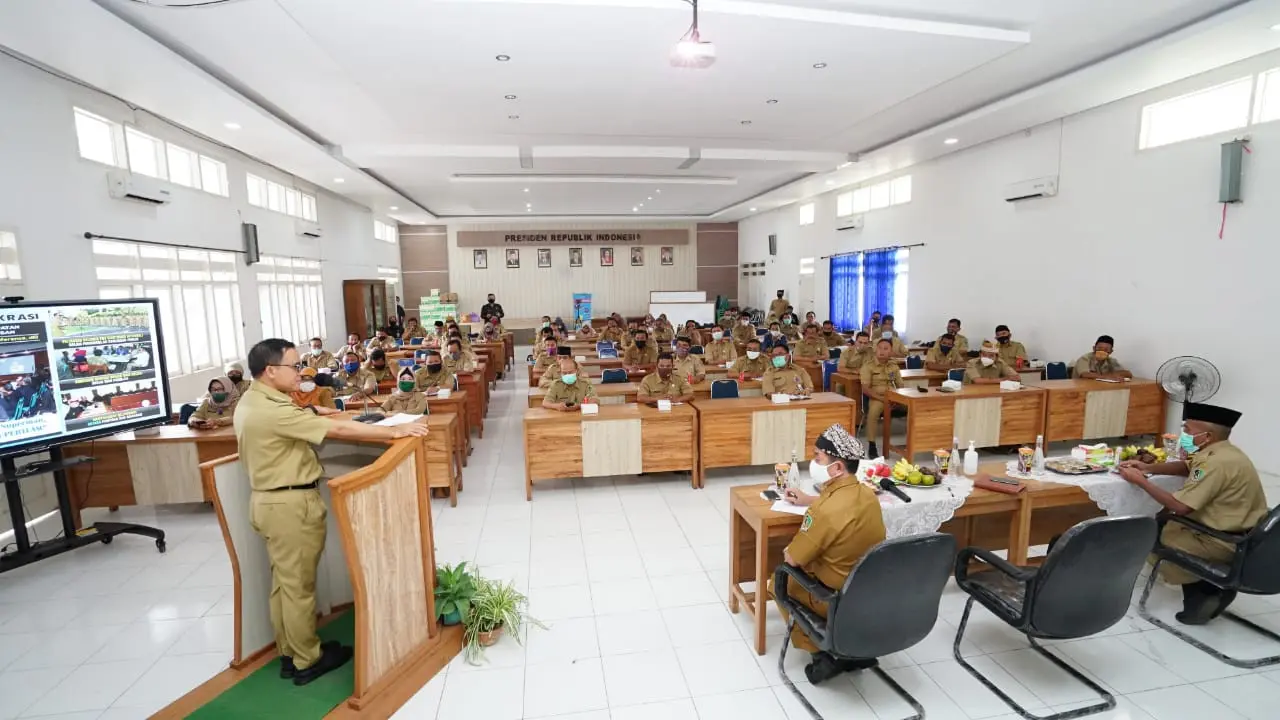 Bupati Anas Motivasi Tenaga Pendidik untuk Tetap Semangat Laksanakan Sekolah Online