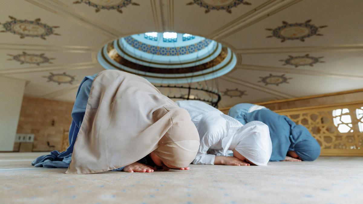 Cara Mencuci Mukena Bahan Parasut agar Tetap Awet dan Bersih Optimal