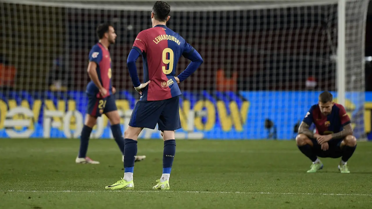 Pemain Barcelona tertunduk lesu saat dikalahkan Atletico Madrid di ajang LaLiga