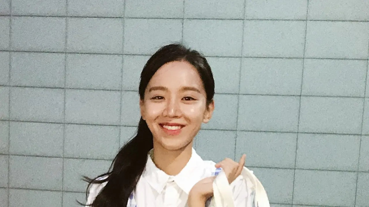 FOTO: Gaya Casual Shin Hye Sun, Pemeran Kim So Yong di Drama Mr.Queen