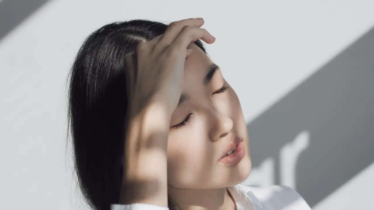 6 Langkah Mudah Memperbaiki Tekstur Kulit yang Tidak Rata, Menurut Dermatologis