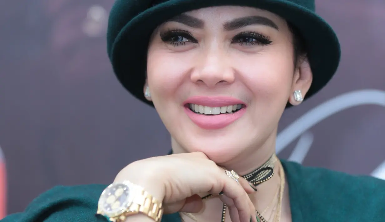 "Ini juga menjadi satu motivasi dan dorongan tersendiri untuk terus berkarya. Jika nanti sudah nikah, punya anak, aku maunya seperti mereka ini yang karyanya ada terus," harapnya. (Adrian Putra/Bintang.com)