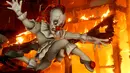 Ninot, boneka berukuran kecil, dibakar pada malam terakhir Festival Fallas di Valencia, Spanyol, Selasa (19/3). Las Fallas adalah festival budaya yang diselenggarakan oleh warga Valencia pada 15 sampai 19 Maret setiap tahunnya. (AP/Alberto Saiz)