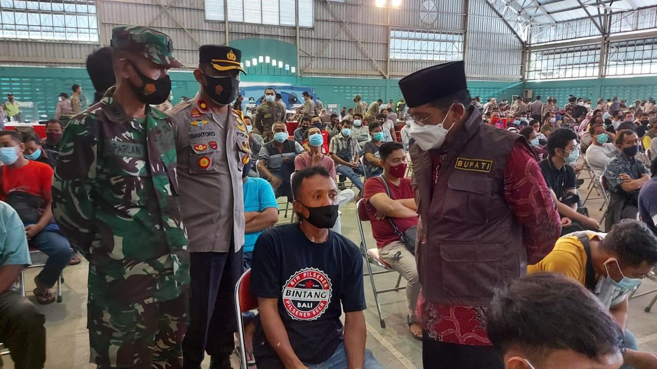 2 Ribu pelanggar PPKM mengikuti sidang tipiring. (Dian Kurniawan/Liputan6.com)