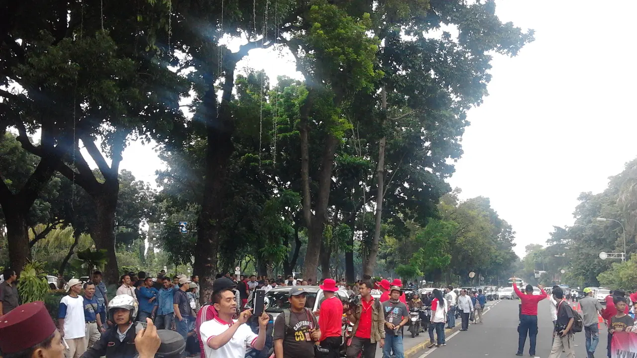 Massa Prabowo-Hatta Bertambah, Jalan Merdeka Barat Sisa 1 Jalur