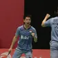 Kevin Sanjaya dan Marcus Gideon menang atas pasangan Rian Agung dan Hendra Setiawan pada babak kedua Daihatsu Indonesia Master 2018 di Istora Senayan, Kamis (25/1/2018). Kevin/Gideon menang 21-16 23-2.1 (Bola.com/Nick Ha