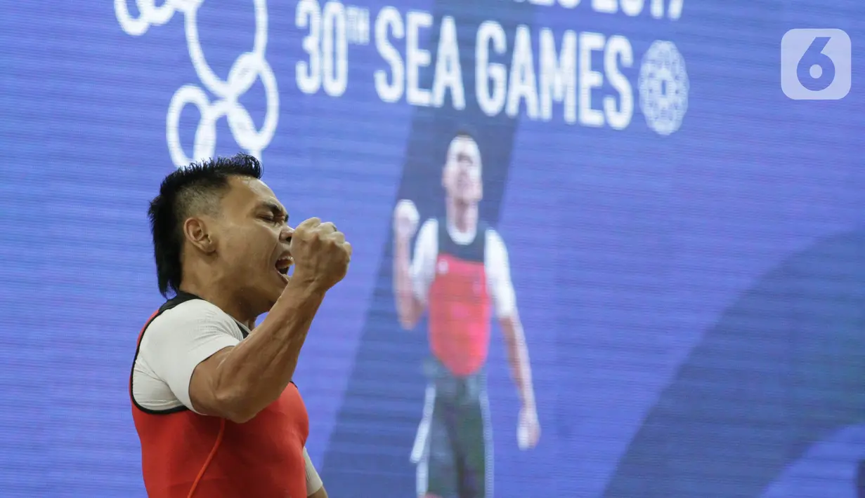 Lifter Eko Yuli usai melakukan angkatan saat SEA Games 2019 cabang angkat besi nomor 61 kg di Stadion Rizal Memorial, Manila, Filipina, Minggu (1/12/2019). Dirinya meraih emas dengan total angkatan 309 kg. (Bola.com/M Iqbal Ichsan)