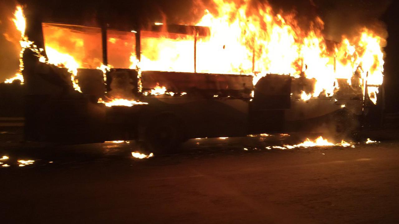 20160212-Bus Terbakar-Tol Cikarang-Arah Jakarta-Macet-1 Km