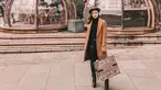 Penampilan Nikita Willy saat mengenakan busana serba hitam ini dipadukan dengan jaket berwarna coklat. Meski begitu, ia pun tetap tampil stylish dan memesona (Liputan6.com/IG/@nikitawillyofficial94)