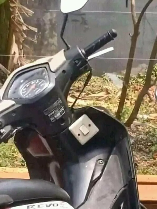 Potret Modifikasi Lubang Kunci Motor Ini Bikin Ngelus Dada. (Sumber: Twitter/outofcontext_id)