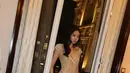 Jennie BLACKPINK tampil memukau dalam gaun nude ilusi berhiaskan manik-manik saat menghadiri peragaan busana haute couture Jean Paul Gaultier untuk musim semi 2025 pada hari Rabu lalu. [@jennierubyjane].