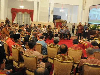 Jokowi mengumpulkan seluruh Gubernur dan Kapolda dari seluruh Indonesia, Jakarta, Selasa (4/11/2014). (Liputan6.com/Herman Zakharia) 