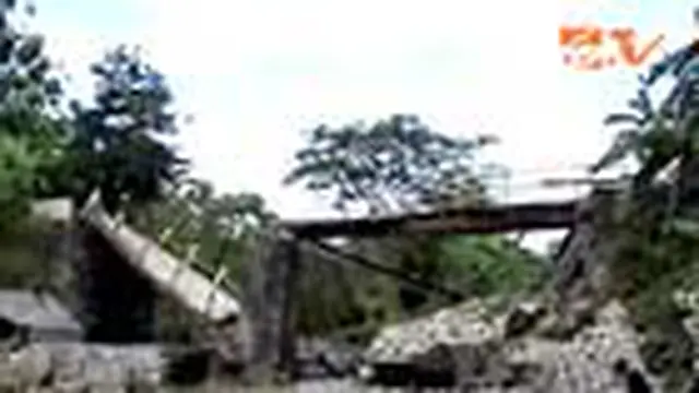 Sungai Meluap Satu Jembatan Putus