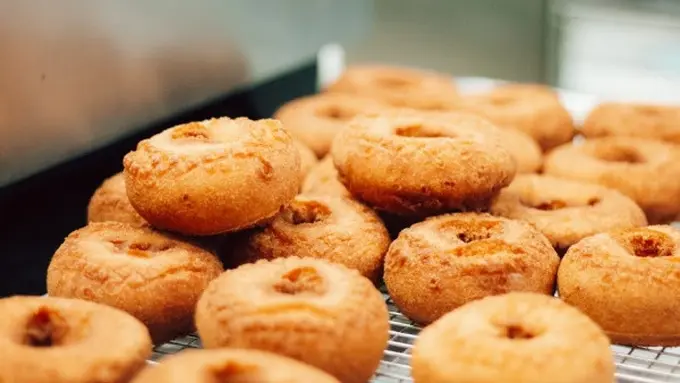 Ilustrasi Donat Mini (Photo by Shayna Douglas on Unsplash)