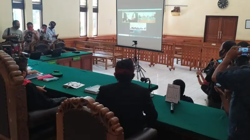 Sidang Perdana kasus 'IDI Kacung WHO'