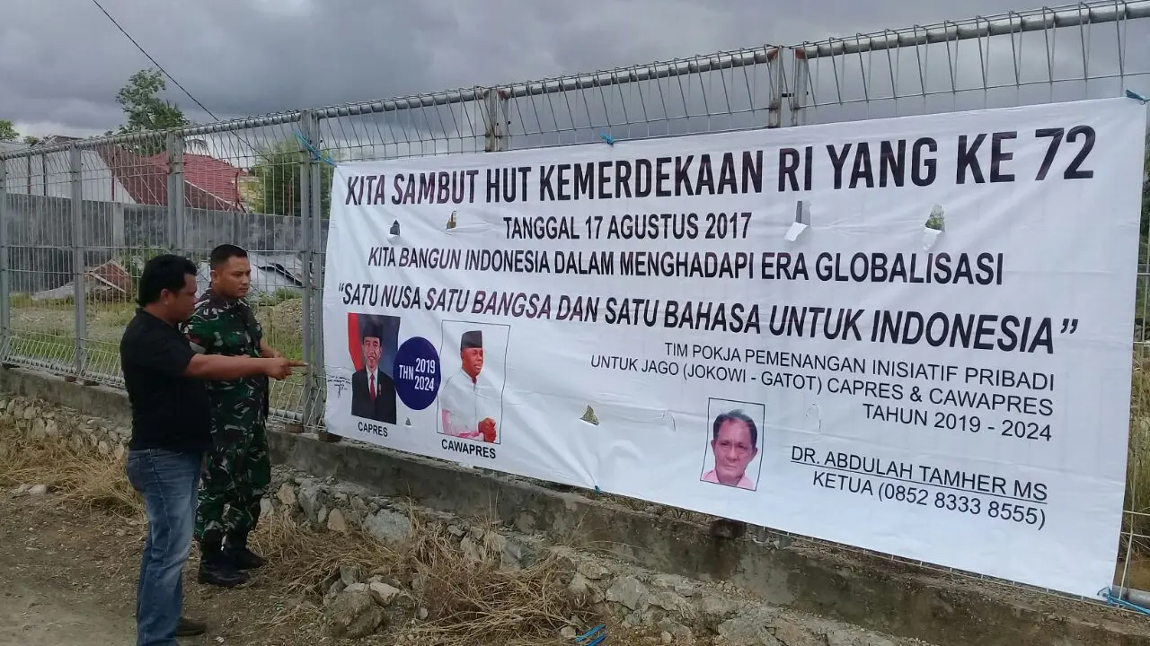 TNI menurunkan spanduk Jokowi-Gatot Nurmantyo