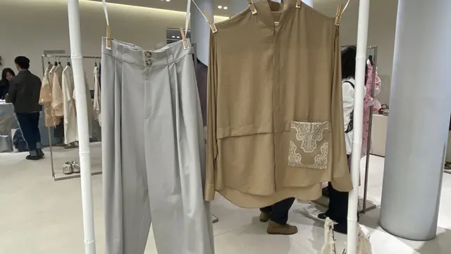 SAPTO DJOJOKARTIKO Luncurkan Koleksi Baju Lebaran Versatile bersama PILLAR. [Anisha/Fimela]