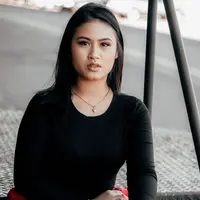 ilustrasi kepribadian perempuan/Photo by Xavier Crook on Unsplash