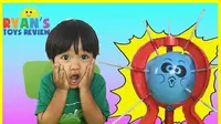 Bocah cilik yang berusia 6 tahun ini sudah bisa menghasikan banyak uang untuk keluarganya hanya dari Youtube. Credits: Youtube/Ryan's Toys Review via phoneworld.com.pk