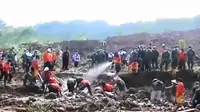 Pencarian korban longsor Banjarnegara. (Liputan 6 TV)