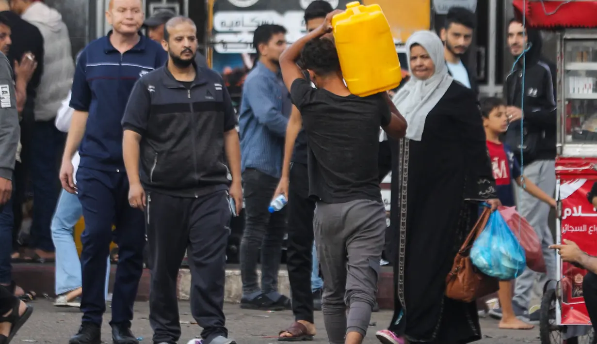 Tidak ada pasokan air maupun makanan yang diizinkan masuk ke Gaza selama seminggu terakhir. (Dawood NEMER/AFP)