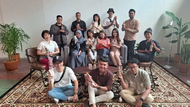 Suasana Pameran Ilustrator Bangga Berbudaya Asli Indonesia sekaligus peluncuran kemasan Desain Khusus Tehbotol Sosro di Jakarta Selatan, Jumat (11/8/2023). (Foto: Dok. Istimewa)