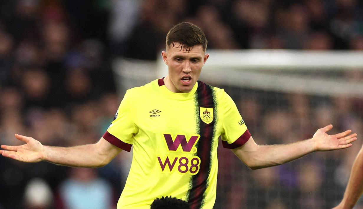 Dara OShea adalah salah satu rekrutan baru Burnley pada awal musim ini. Berposisi sebagai bek tengah, OShea menunjukkan kecepatan yang menakjubkan yakni mencapai angka 36,73 km/jam. (AFP/Adrian Dennis)