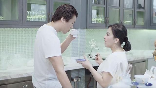 6 Momen Mesra Reino Barack Jadi Model Video Klip Syahrini, Romantis