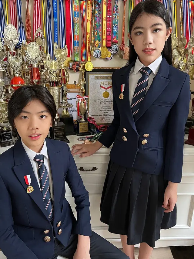 Mischka Aoki dan Devon Kei