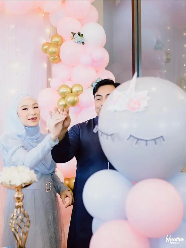 Indri Giana Istri Ustaz Riza