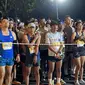 Para pelari menunggu giliran start di ajang Maybank Marathon 2023 yang berlangsung di Gianyar, Bali, Minggu (27/8/2023). (Marco Tampubolon/Liputan6.com).
