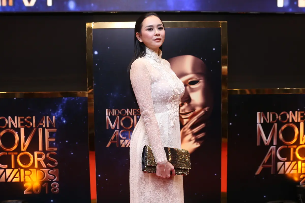 [Bintang] Aura Kasih