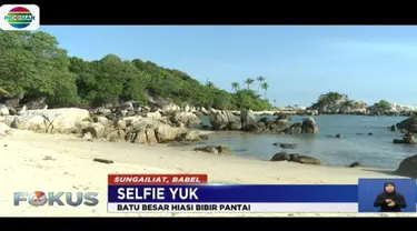 Yang membedakan pantai di Kepulauan Bangka Belitung dan pantai di daerah lain adalah adanya batu batu besar yang menghiasi sepanjang bibir pantai.