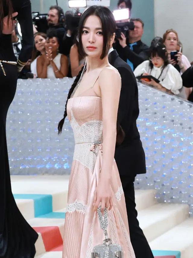 10 Penampilan Debut Artis di Met Gala 2023, dari Jennie BLACKPINK hingga Doja Cat Mana yang Terbaik?