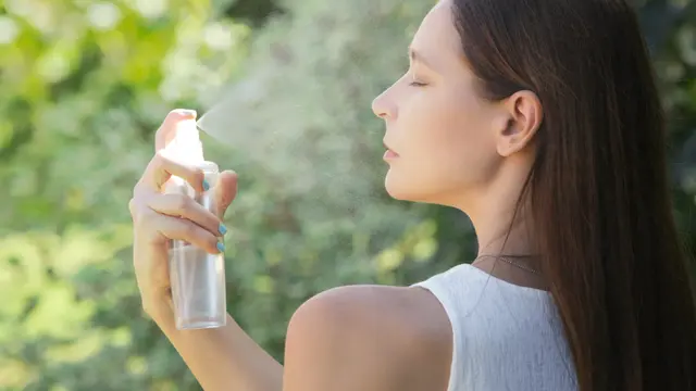 Cari Tahu Beda Manfaat Toner vs Face Mist, Haruskah Menggunakan Keduanya?
