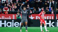 Real Madrid membuka skor melalui Jude Bellingham di babak pertama. Los Blancos kemudian menambah gol di babak kedua berkat aksi Arda Guler dan Kylian Mbappe. (AP Photo/Joan Monfort)